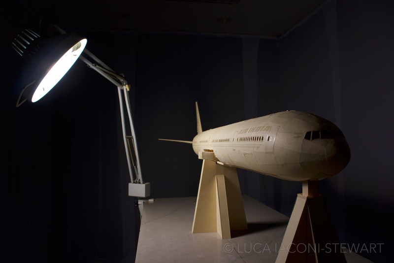Illustration for article titled This meticulously crafted 777-replica is made of manila folders